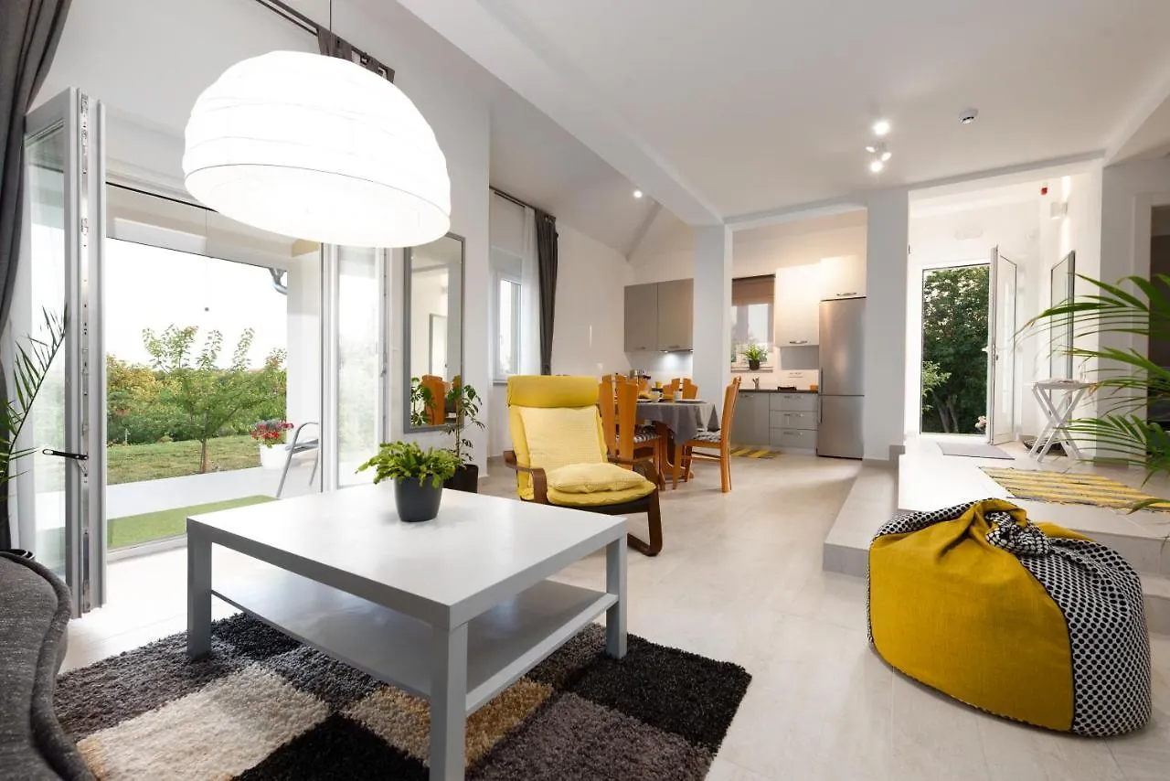 Villa Kuca Za Odmor Diraki Fiume 0*,  Croazia